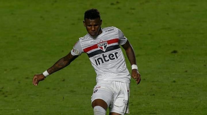 Arboleda voltaestá àdisposição de Fernando Diniz após compromisso na seleção equatoriana – Foto: Getty Imagens