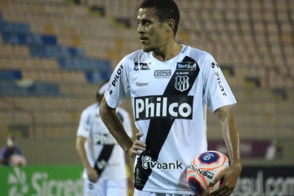 João Paulo vira opção. Luiz Guilherme Martins/Ponte Preta