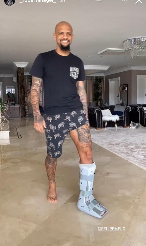 Felipe Melo durante sua recuperação no tornozelo. Foto: Reprodução Instagram