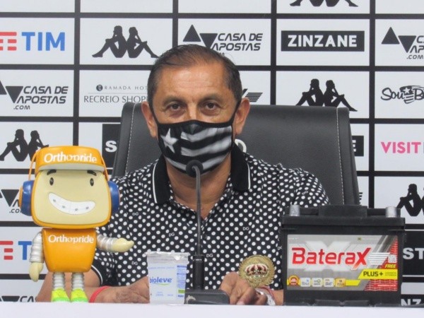 Ramón Diaz se recupera de cirurgia enquanto seu filho fica no comando técnico do Botafogo – Foto: Botafogo – Divugação