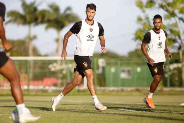 Thyere permanece no Leão.  Anderson Stevens/Sport