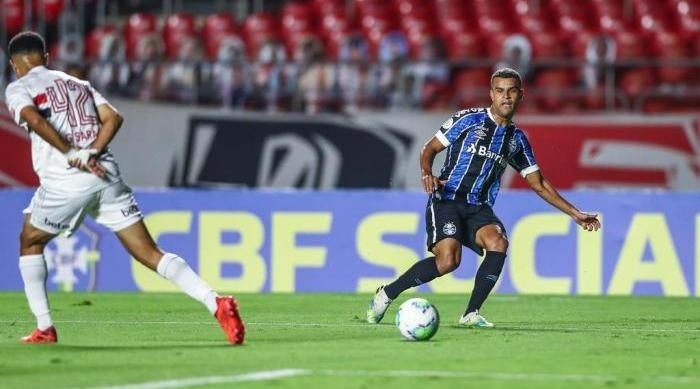 Alisson: segue fora (Foto: Lucas Uebel/Grêmio/Divulgação)