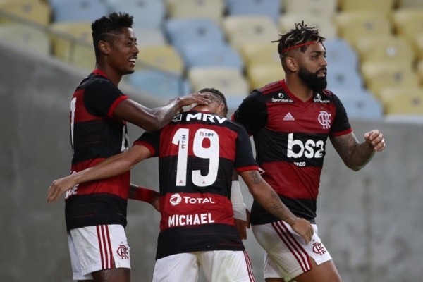 Jogadores do Flamengo comemoram gol no Maracanã. Foto: Getty Images