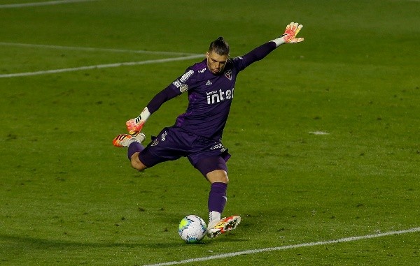 Tiago Volpi em campo pelo São Paulo. (Foto: Getty Images)