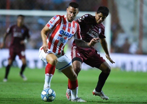 Unión Santa Fé durante jogo contra o River Plate. Foto: Getty Images