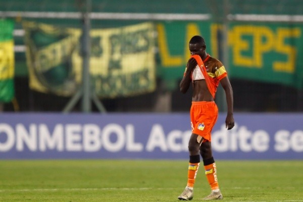 Janner Corozo, do Delfín, em jogo pela Libertadores. Foto: Getty Images
