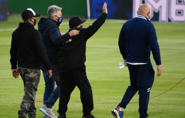 Maradona em partida contra o Patronato. (Foto: Getty Images)