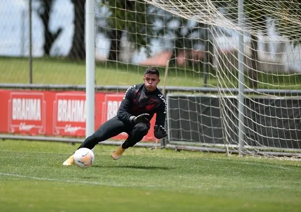 Mycael sempre frequantou as convocações para seleção brasileira de base – Foto: Athletico – Divulgação