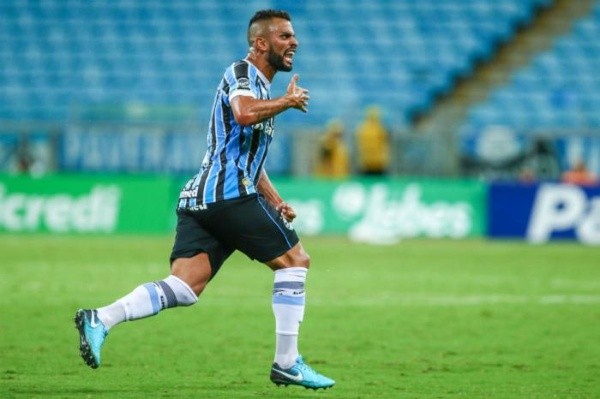 Maicon ficará no banco. Lucas Uebel / Grêmio/Divulgação
