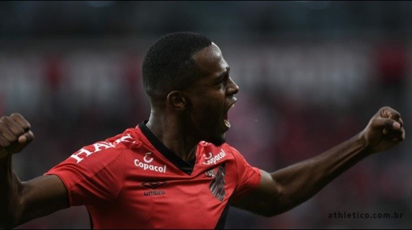 Carlos Eduardo retorna ao sistema ofensivo. Divulgação 