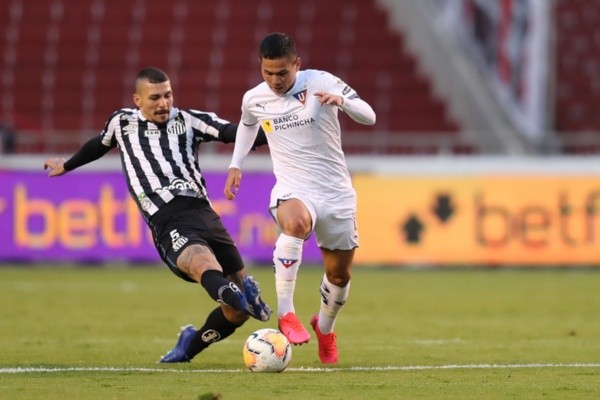 Santos e LDU pelo jogo de ida das oitavas de final da Libertadores. Foto: Getty Images