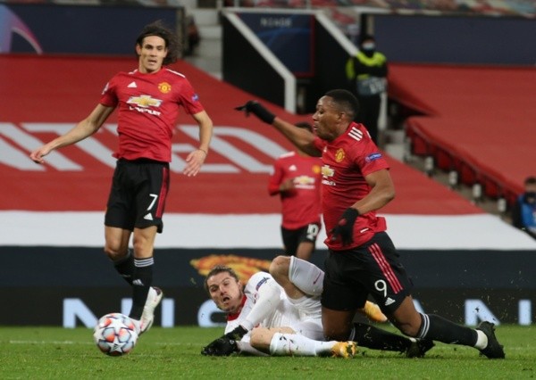 Cavani, do Manchester United, em jogo da Champions League. Foto: Getty Images