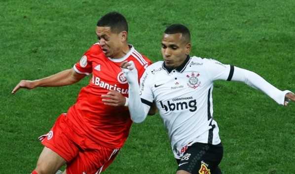 Otero também está pendurado e fica fora de clássico se receber novo amarelo contra o Fortaleza (Foto: Getty Images)