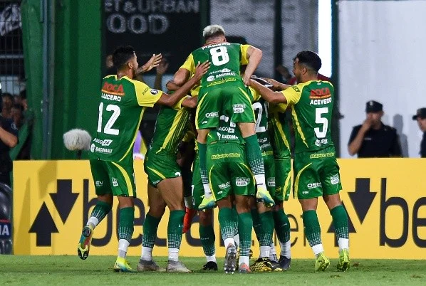 Time do Defensa festejando gol. (Foto: Getty Images)