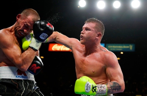 Canelo Álvarez durante luta contra Sergey Kovalev. Foto: Getty Images 