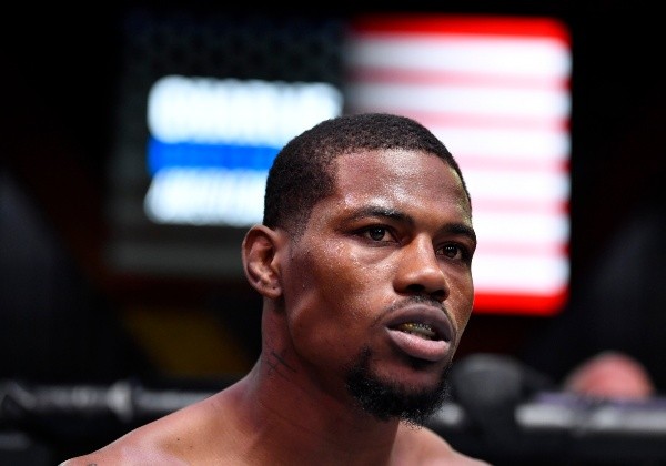 Kevin Hollandfoi substituído pelo italiano Marvin Vettori após testar positivo para Covid-19. (Foto: Getty Images)