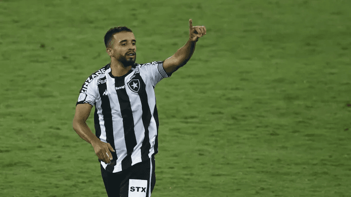 Botafogo precisa vencer para seguir vivo na luta contra o Z4. (Foto: Getty Images)