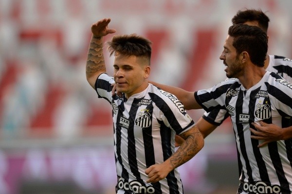 Soteldo, do Santos, comemora gol pela Libertadores. Foto: Getty Images