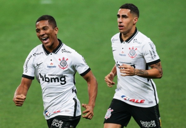 Davó e Gabriel, do Corinthians, comemoram gol. Foto: Getty Images