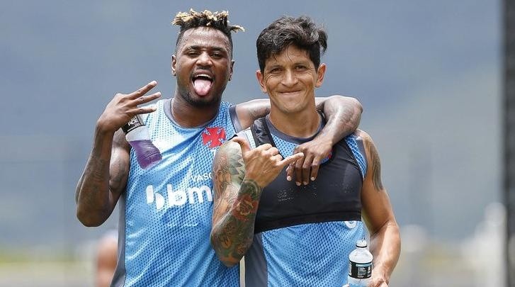 Torres e Cano devem ser titulares do Vasco contra o Fluminense neste domingo