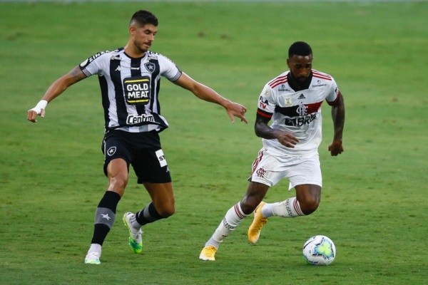 Pedro Raul contra o Flamengo — Foto: Getty Images