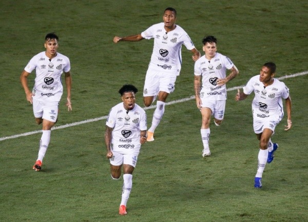 Comemoração de jogadores do Santos. Foto: Getty Images