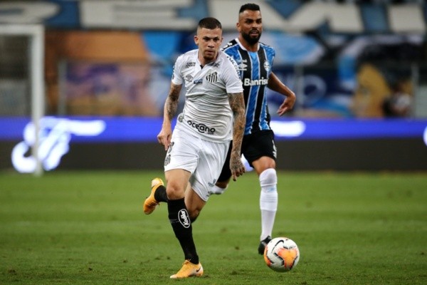 Jobson pode desfalcar o Santos contra o Grêmio. Foto: Getty Images