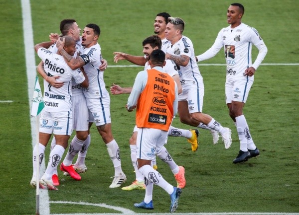Jogadores do Santos durante comemoração. Foto: Getty Images