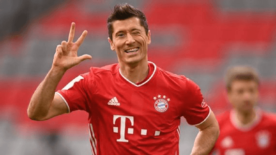 Lewandowski festejando um de seus gols nesta temporada. (Foto: Getty Images)