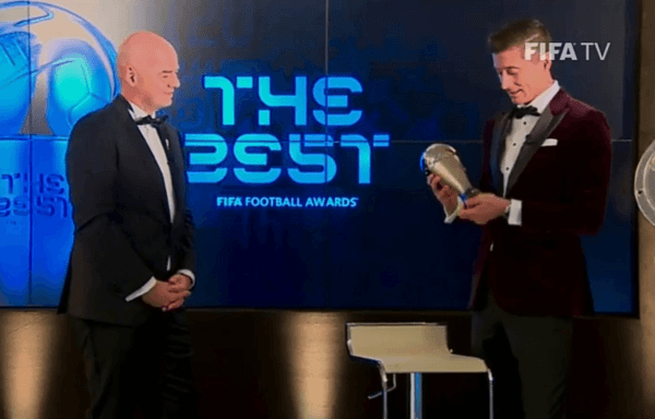 Polonês com seu prêmio. (Foto: Reprodução)