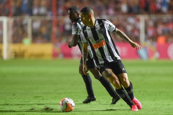 Guilherme Arana, do Atlético-MG, durante partida da Sul-Americana. Foto: Getty Images