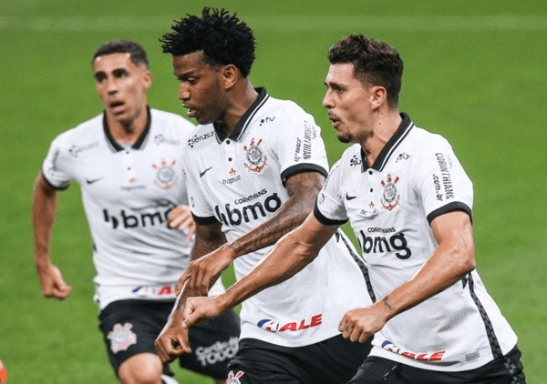 Corinthians almeja uma vaga no G6. (Foto: Getty Images)