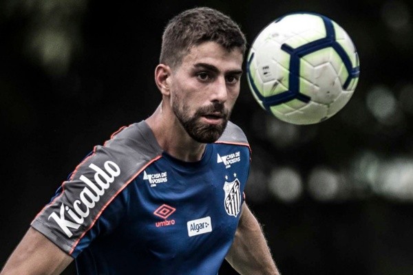 Luan Peres durante treinamento — Foto: Ivan Storti/Santos FC