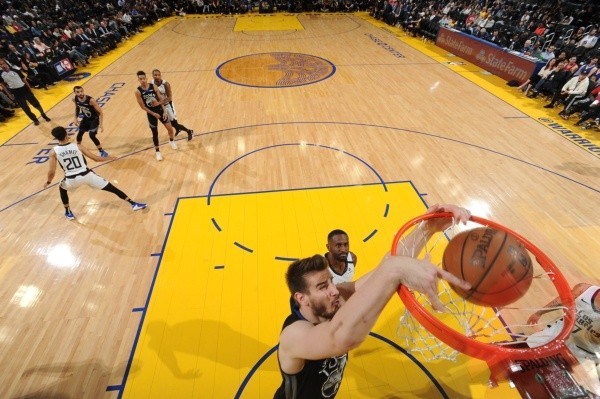 LA Clippers x Golden State Warriors em jogo na temporada passada da NBA. Foto: Getty Images