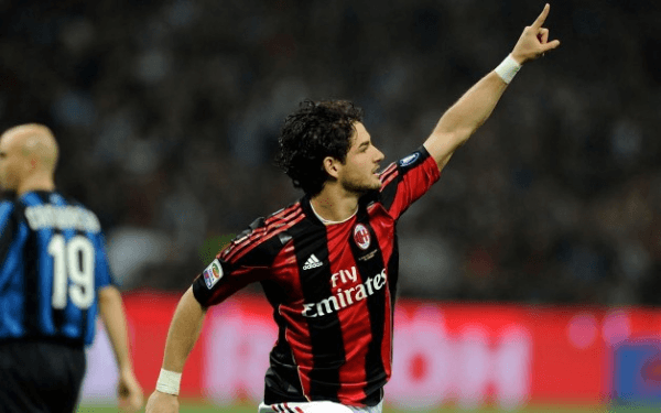 Alexandre Pato cravou seu nome na história do Milan. (Foto: Reprodução) Alexandre Pato cravou seu nome na história do Milan. (Foto: Reprodução)