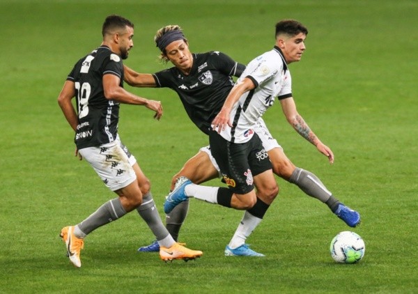 Botafogo x Corinthians durante partida do primeiro turno do Brasileirão. Foto: Getty Images