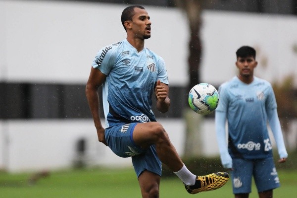 Derick é um garoto muito promissor — Foto: Pedro Ernesto Guerra Azevedo/Santos FC