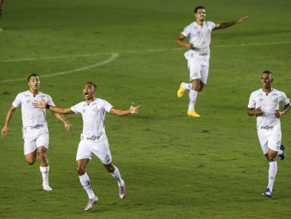 Comemoração de jogadores do Santos. Foto: Getty Images