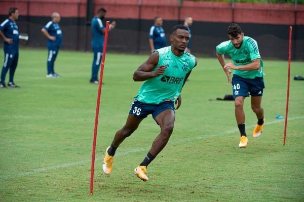 Ramon durante treinamento no Fla — Foto: Alexandre Vidal / Flamengo
