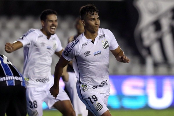 Kaio Jorge, do Santos, comemora gol pela Libertadores. Foto: Getty Images