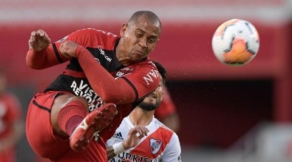 Walter tem carisma com a torcida do Furacão – Foto: Getty Imagens