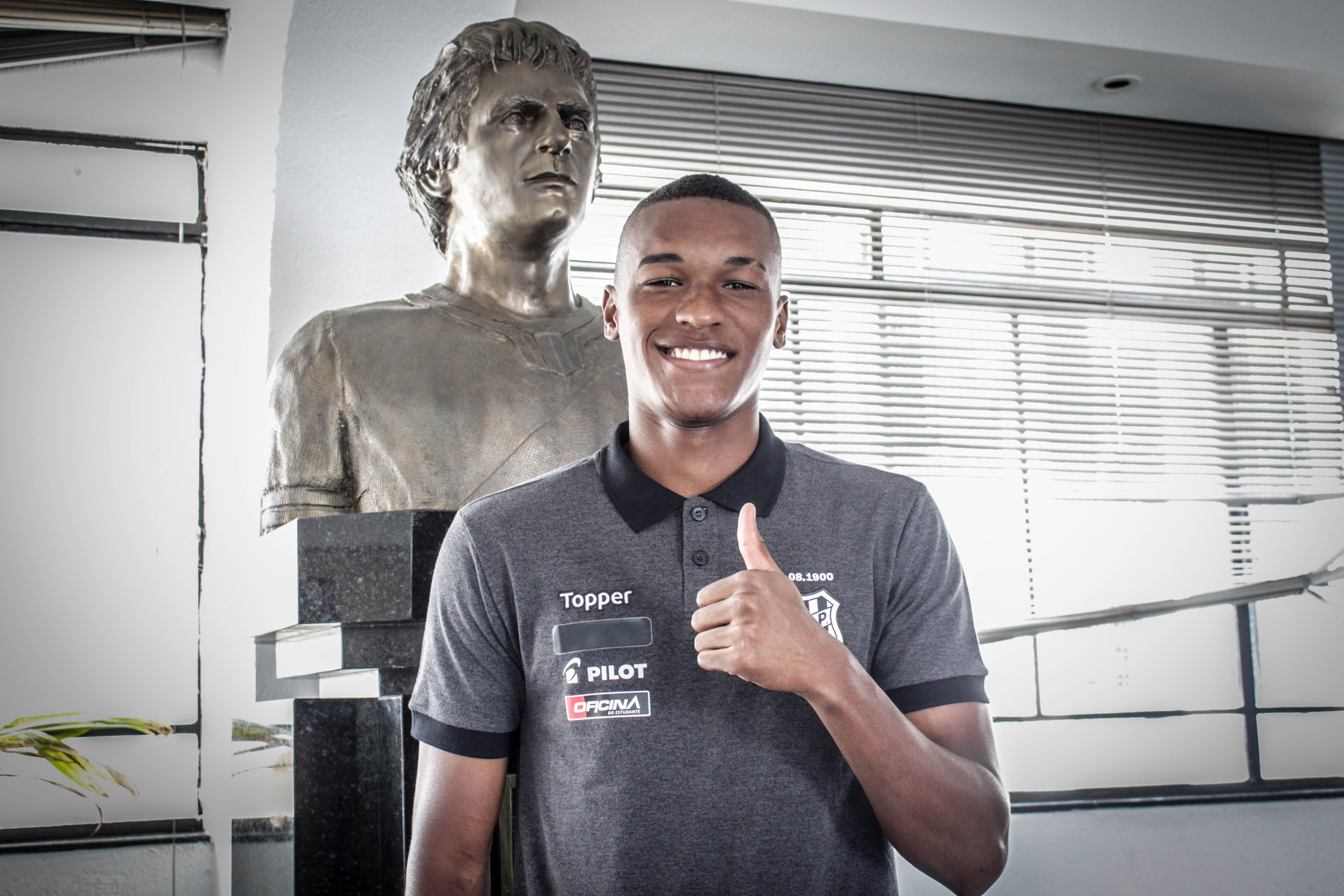 Lateral foi emprestado duas vezes ao time de Campinas - Foto: Divulgação/Twitter/Ponte Preta.