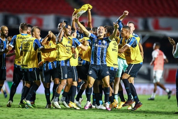 Jogadores do Grêmio fazem a festa após classificação para a final da Copa do Brasil (FOTO: LUCAS UEBEL/GREMIO FBPA)