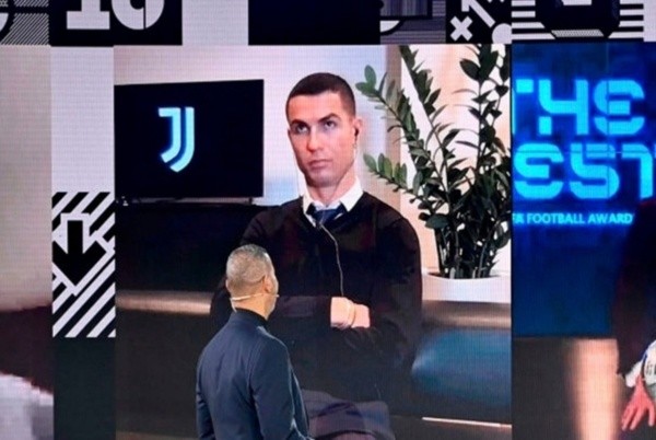 Cristiano Ronaldo irritado após perder o prêmio do FIFA The Best. Foto: Reprodução/Twitter