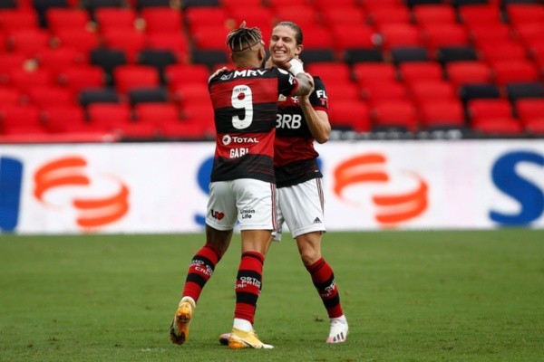 Gabigol e Filipe Luís reforçam o Flamengo após suspensão. Foto: Getty Images