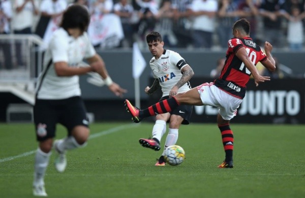 Ederson sofreu com lesões no Flamengo, especialmente no joelho (Foto: Getty Images)