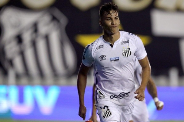 Kaio Jorge, destaque no Santos, comemora gol pela Libertadores. Foto: Getty Images