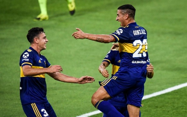 Pulpo González comemora gol com companheiros do Boca Juniors. Foto: Getty Images