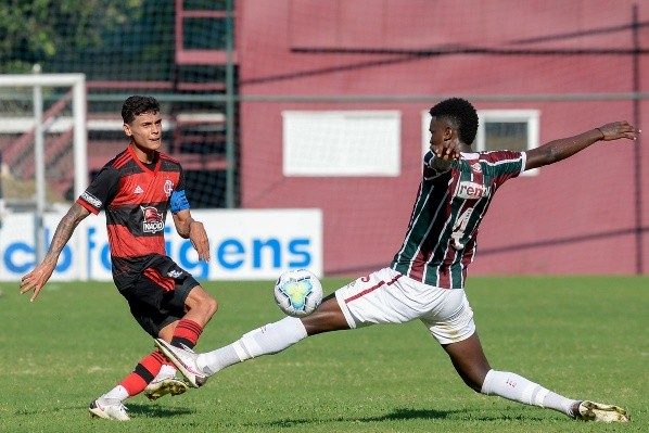 Colombiano é destaque da base — Foto: Marcelo Cortes / Flamengo