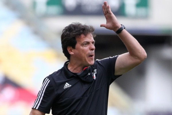 Diniz irritado durante jogo do São Paulo. Foto: Getty Images